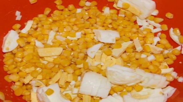 Салат с кукурузой и ветчиной