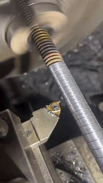 Как открывать резьбу на токарный станки #cnc #machine #tokarka #r