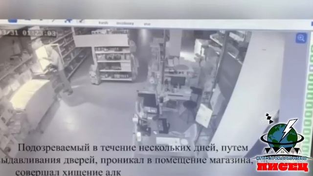 В Дзержинске мужчина напал на двери супермаркета ради коньяка и красной икры.