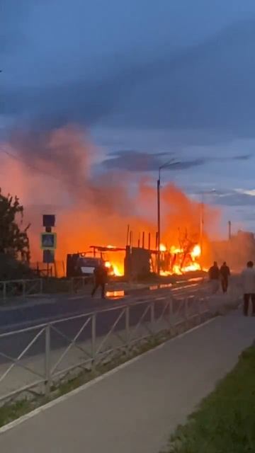 СГОРЕЛИ В ОГНЕ: два человека погибли в результате пожара на пилораме по улице Октябрьская в Ямном.