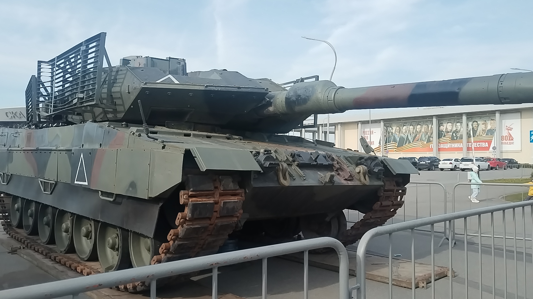 Танки Абрамс и Леопард 2 украинско-фашистких оккупантов в Санкт-Петербурге