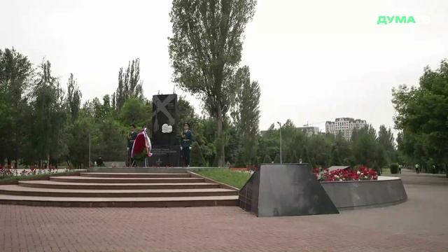 Володин и делегация парламентариев из РФ почтили в Бишкеке память жителей блокадного Ленинграда