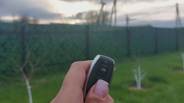 Свет на заборе
