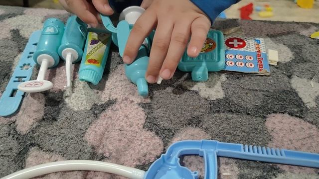 играем и раскладываем детскую больничку