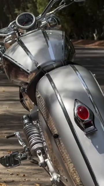Что-то на очень дорогом))) Indian Scout bobber silver #дорого