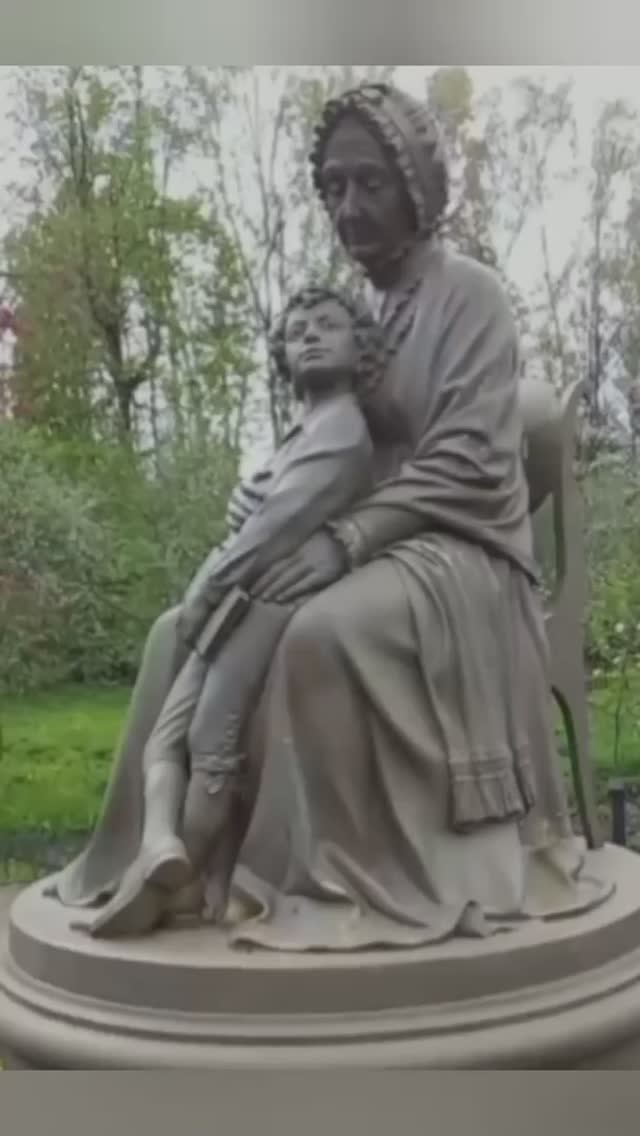 Здесь жил маленький А.Пушкин.