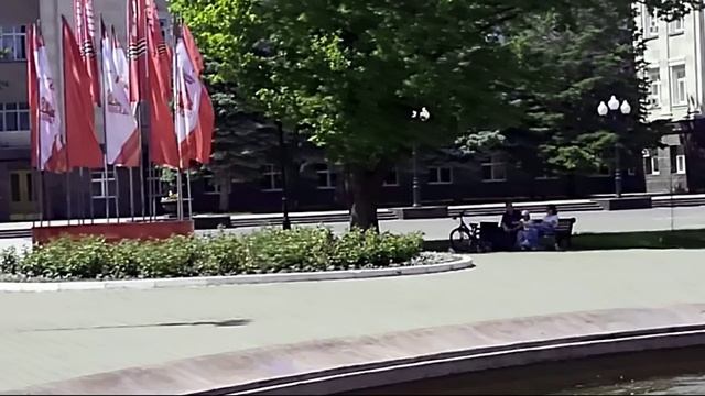 У фонтана... Оренбург Видео Виктор Поживин 18.05.25.