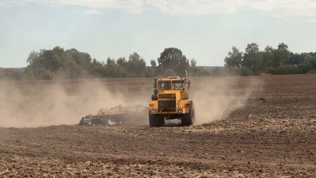 ОТРЕСТАВРИРОВАННЫЙ Кировец К-700! ЛЕГЕНДА в новом виде ?