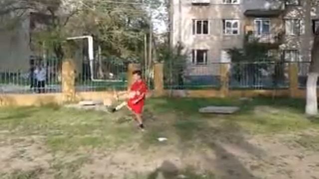 Барселона отдыхает. Сыну 7 лет, а он набивает мяч 351 раз!