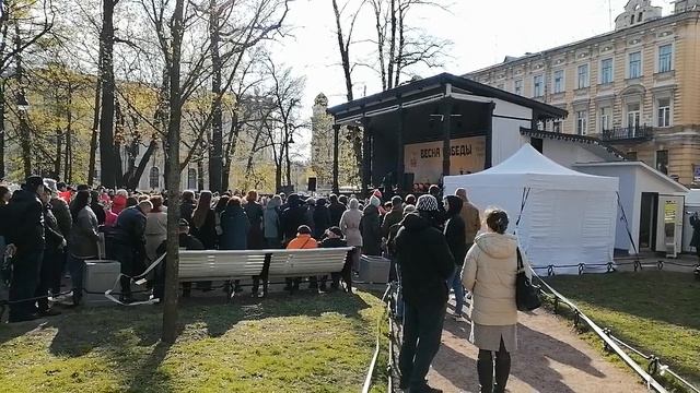 Концерт 9 мая в сквере рядом с Академией