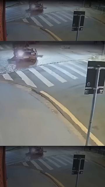 Разрубил пополам!