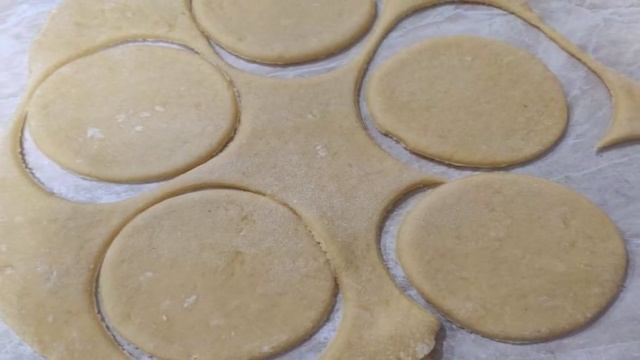 Корзинки с белковым кремом