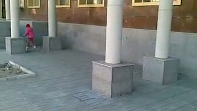 Маленькие роллеры по городу и без щитков2.5 и 4 года