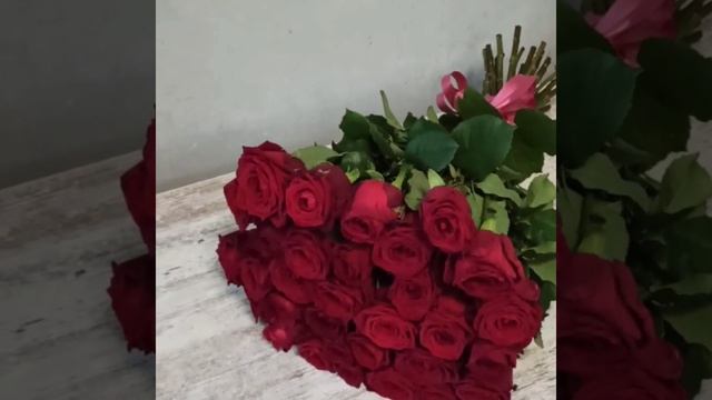 Букет из 31 красной розы Ред Наоми 60 см "Пламенное обещание"