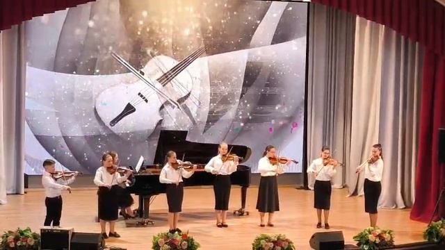 Ансамбль скрипачей. К. Караев "Павана" из мюзикла "Неистовый гасконец"