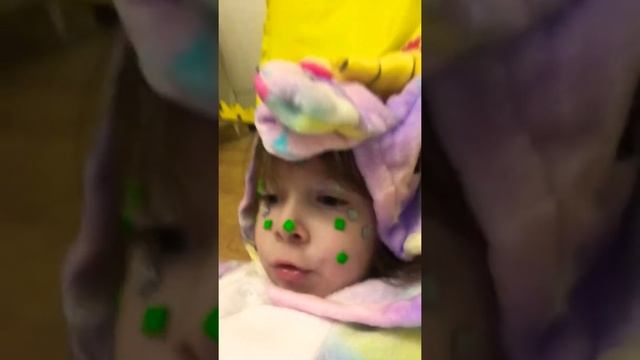 Даша в костюме единорога