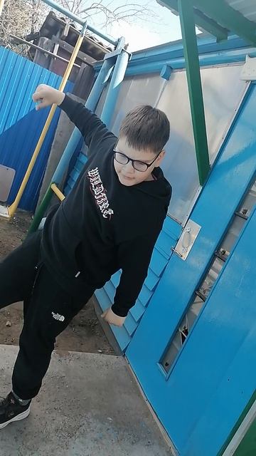 Танцую