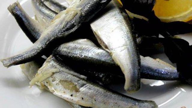 Салака в маринаде с острой горчицей и базиликом