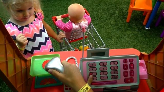Диана и Рома Диана и Рома в самой ЛУЧШЕЙ Игровой Комнате для детей