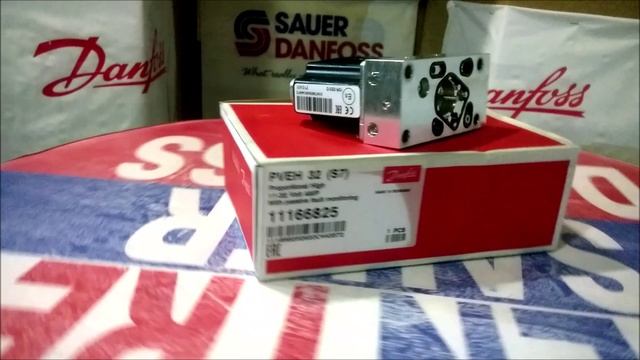 Блок Электроуправления 11166825 PVEH PVG32 11-32 V AMP connector  Danfoss Power Solutions. 
Наличие!