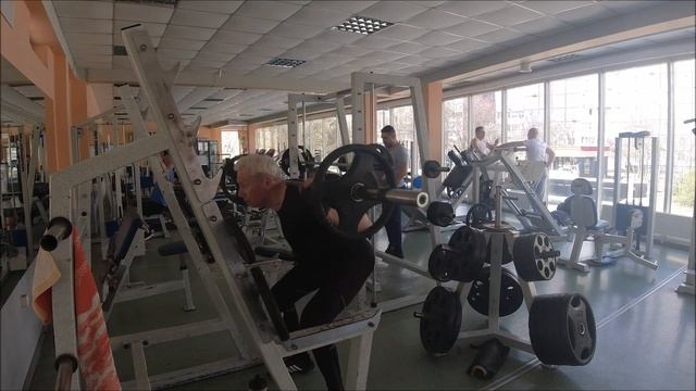 4 04 2024 г  Штанга: наклоны, приседания.