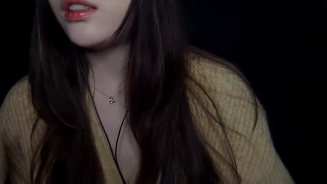 DOOBOO ASMR. Близкий шёпот, движения рук, звуки рта.