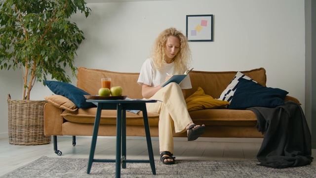 9056503-uhd_3840_2160_25fps