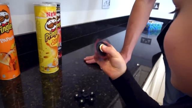 Мистер Макс Ищем спинеры по всему дому