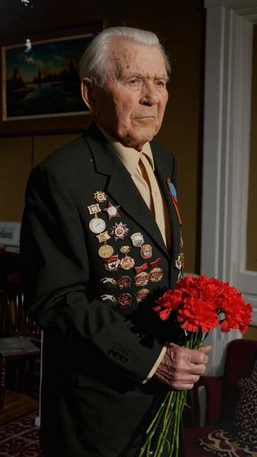 Мы стоим у родного порога!