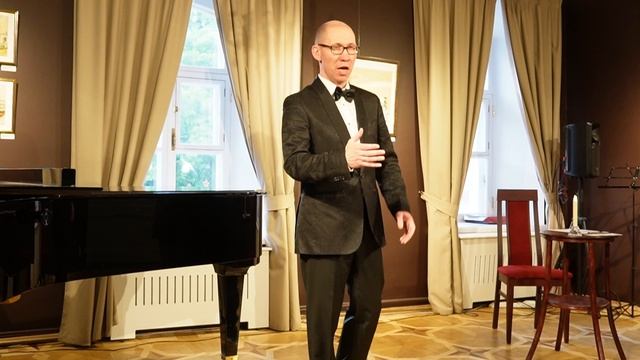 Руфат Низамов исполняет песню варяжского гостя Римского-Корсакова. Фортепиано — Татьяна Железнова