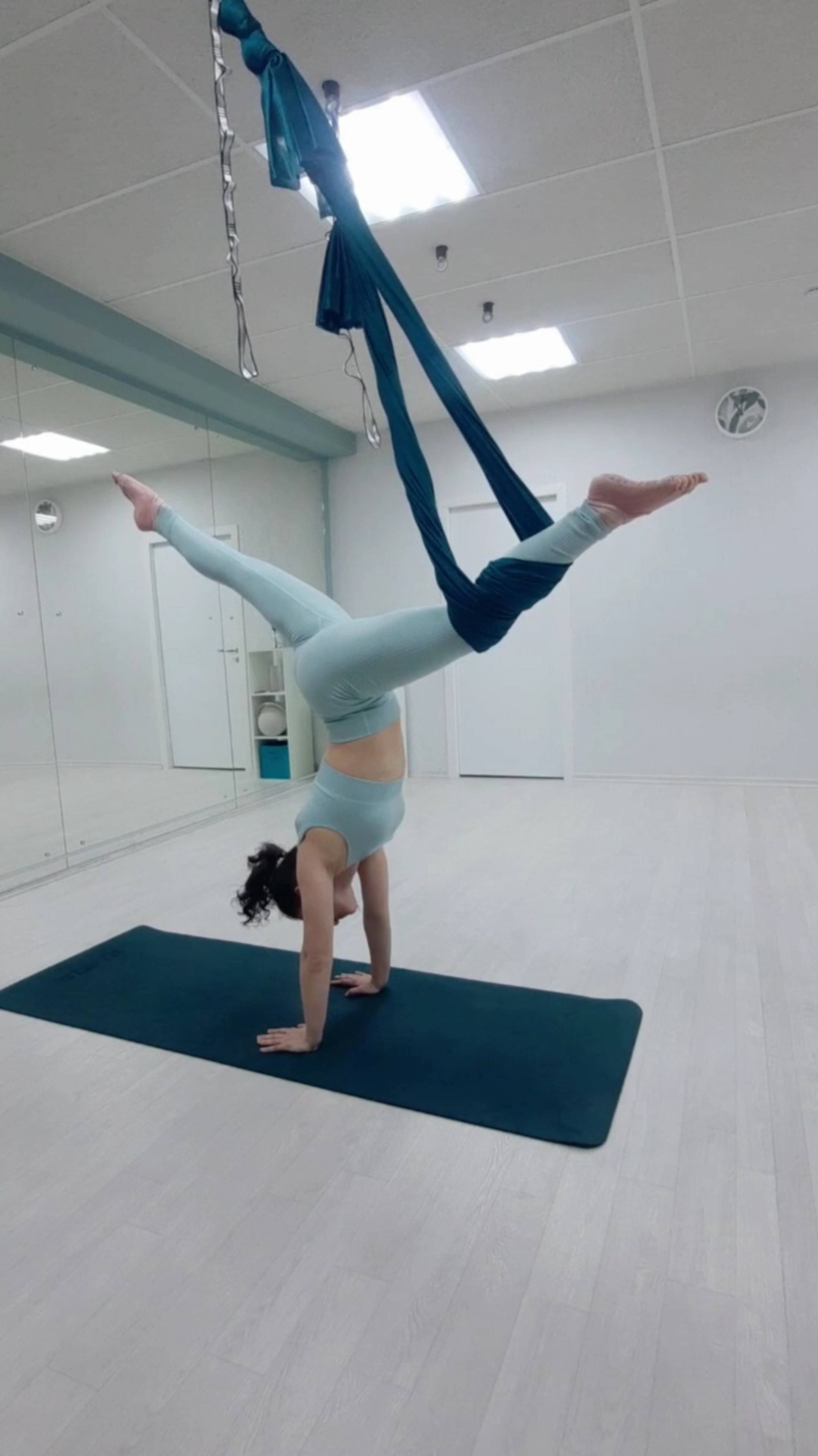 Аэройога/Красивая связка/Баланс и вытяжение