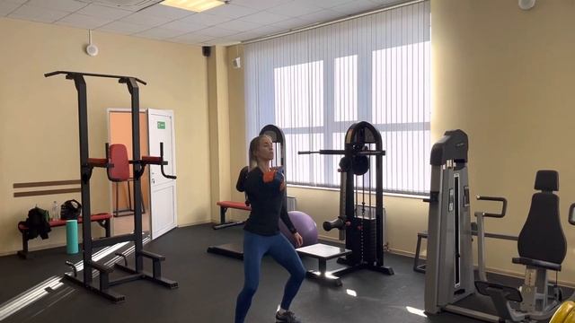 Взятие гири с виса и толчок