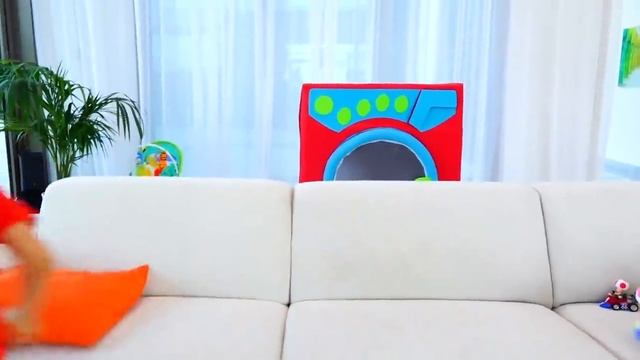 Влад и Никита Влад и Никита играют с волшебной стиральной машиной