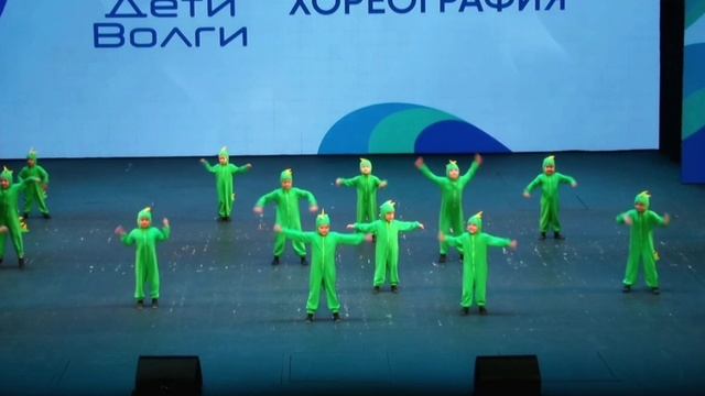 Танец Бешеной Белки и Динозавров