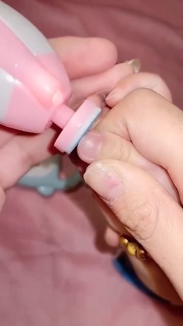 Как обрезать ногти малышам