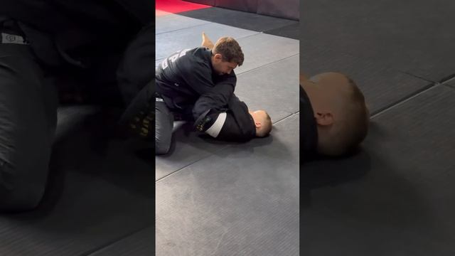 Тренировка с бразильского джиу-джитсу у профессора Ма