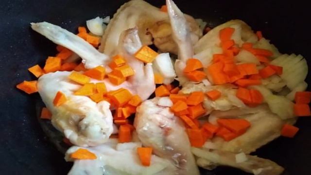 Тушёные куриные крылышки в мультиварке