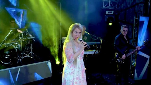 "Перекати поле" МАРИНА CОБОЛЕВА с зажигательной песней для своих поклонников и друзей.