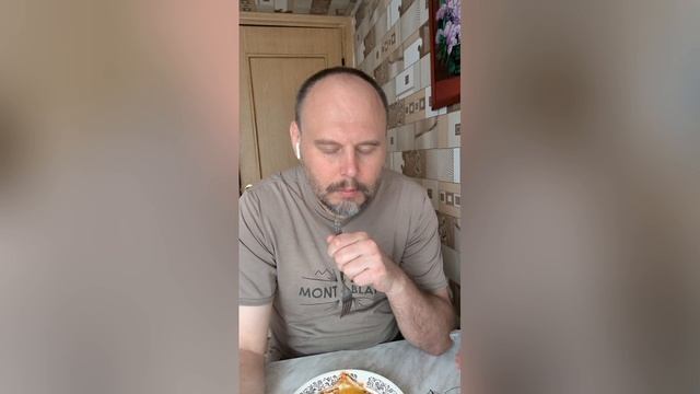Похудение с Дмитрием Медичи. День 2. Как выполнять упражнение: с широко закрытыми глазами.