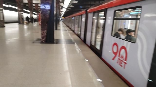 Брендированный поезд БКЛ - посвященный 90-лет метро Москвы.
