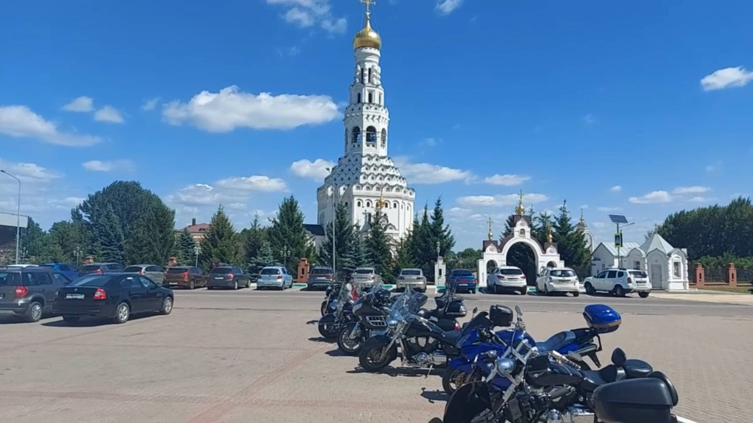 Байкеры приехали на Прохоровское поле. Показываю их дорогие и красивые мотоциклы