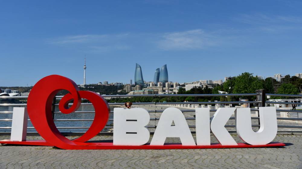 Баку по улицам города.