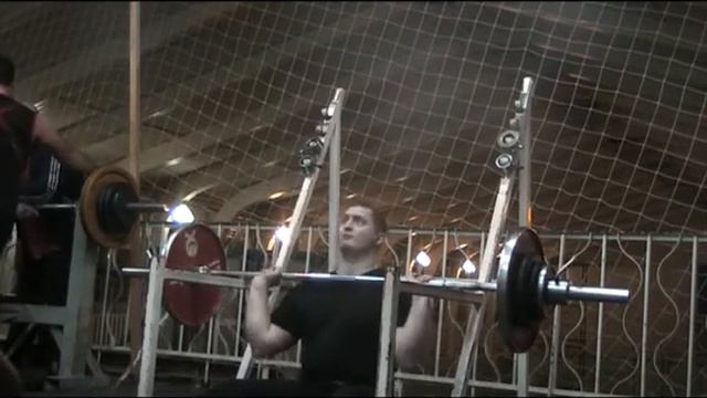 Жим сидя на полу / Seated floor press 92 кг