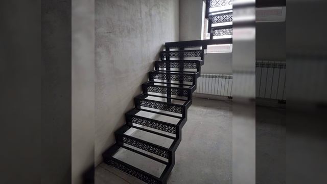 Металлокаркас лестницы с площадкой. Выполнили новый з