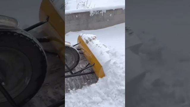 Современный метод уборки дорожного покрытия.