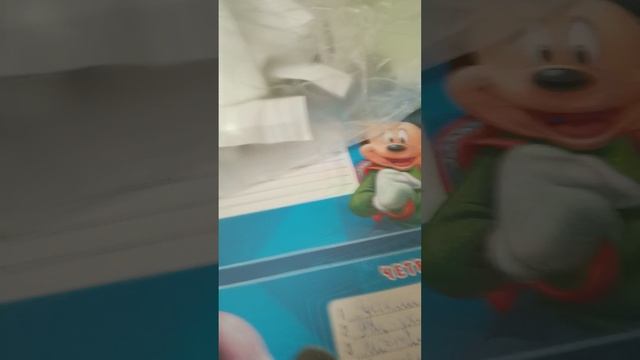 Первая  часть я приклеиваю разные листочки