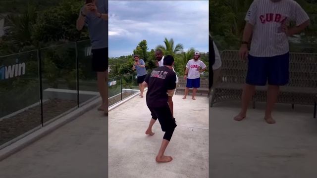 😄Самат Кыргыз Абдырахманов отрабатывает на Джоне Джонсоне!