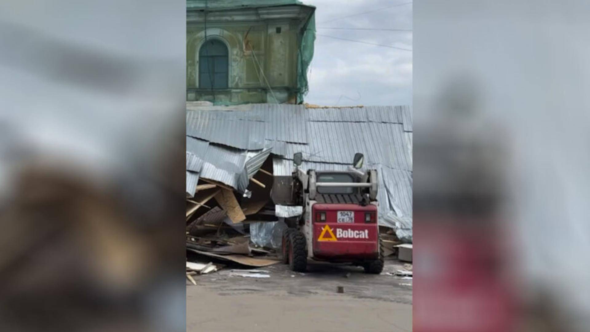 Беглов показал, как сносят незаконные постройки на Апраксином дворе