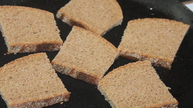 Гренки с сельдью и острой закуской