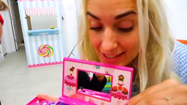 Влад и Никита - Влад и Никита играют вместе с мамой в салон красоты